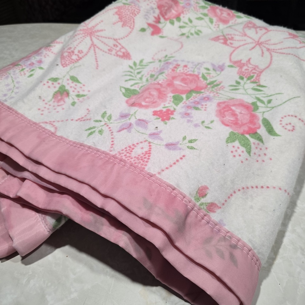 Cottage Core 50/50 Polyester Acrylic Pink Floral Blanket Satin Trim 88 x 100